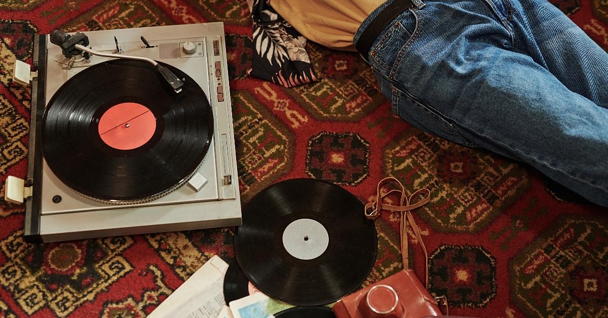 Are Vinyl Info and CDs Dangerous For the Surroundings? Let’s Focus on