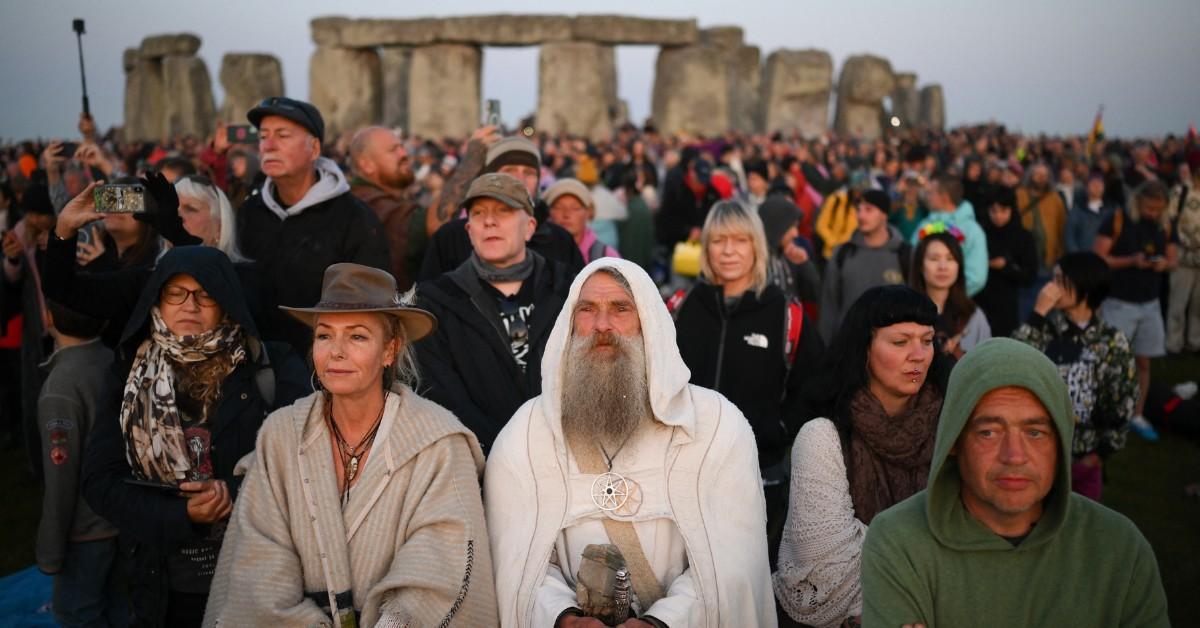 Summer time season Solstice’s Non secular Which means, and Why Individuals Go to Stonehenge